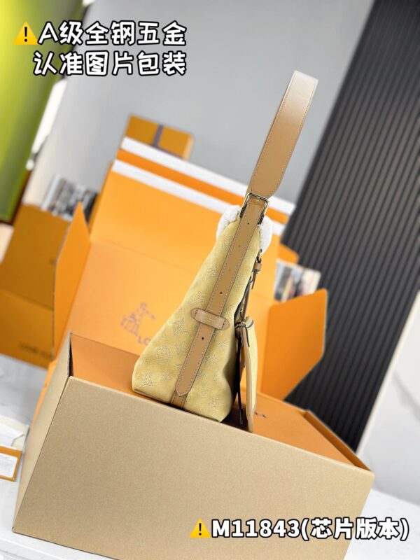 img_2140 CARRYALL Small M11843 Size 24 x 12 x 29 cm