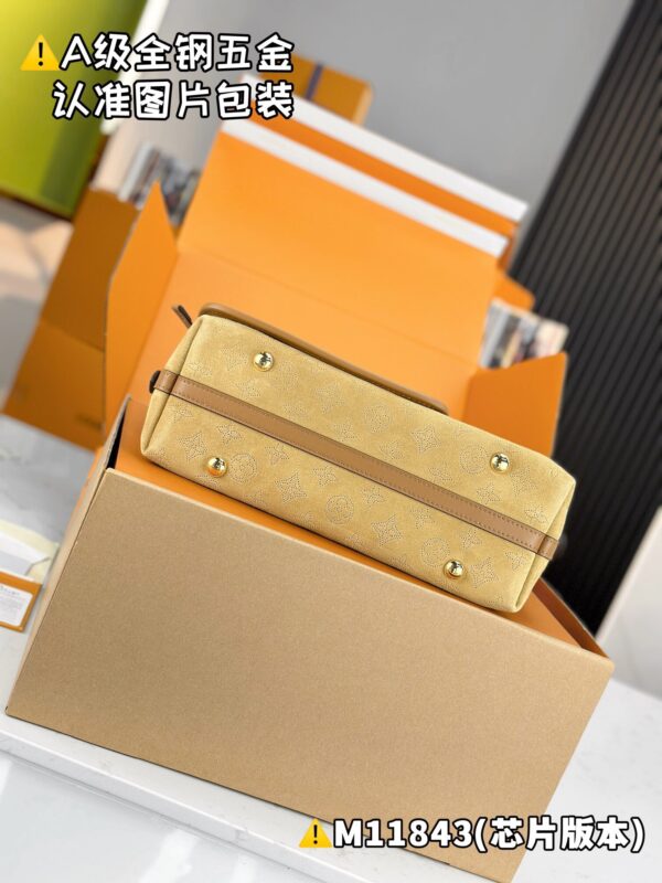 img_2141 CARRYALL Small M11843 Size 24 x 12 x 29 cm