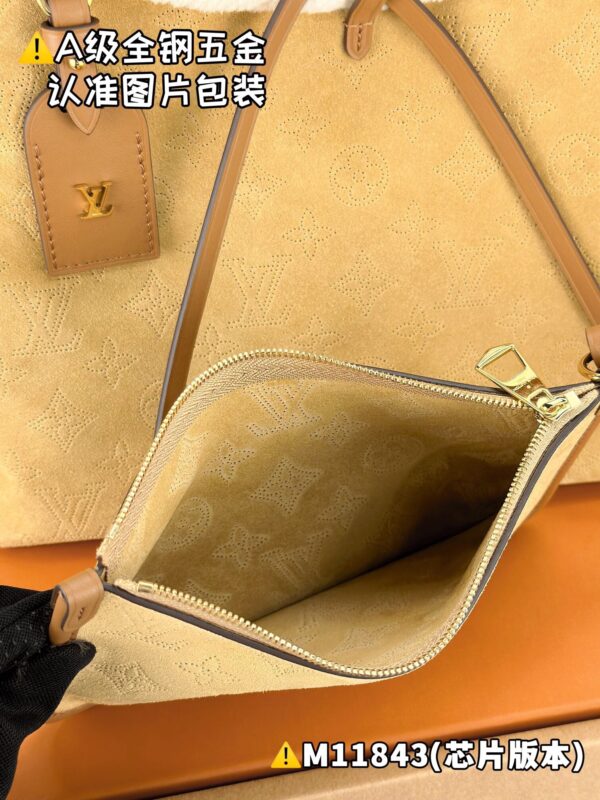 img_2145 CARRYALL Small M11843 Size 24 x 12 x 29 cm
