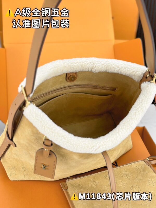 img_2146 CARRYALL Small M11843 Size 24 x 12 x 29 cm