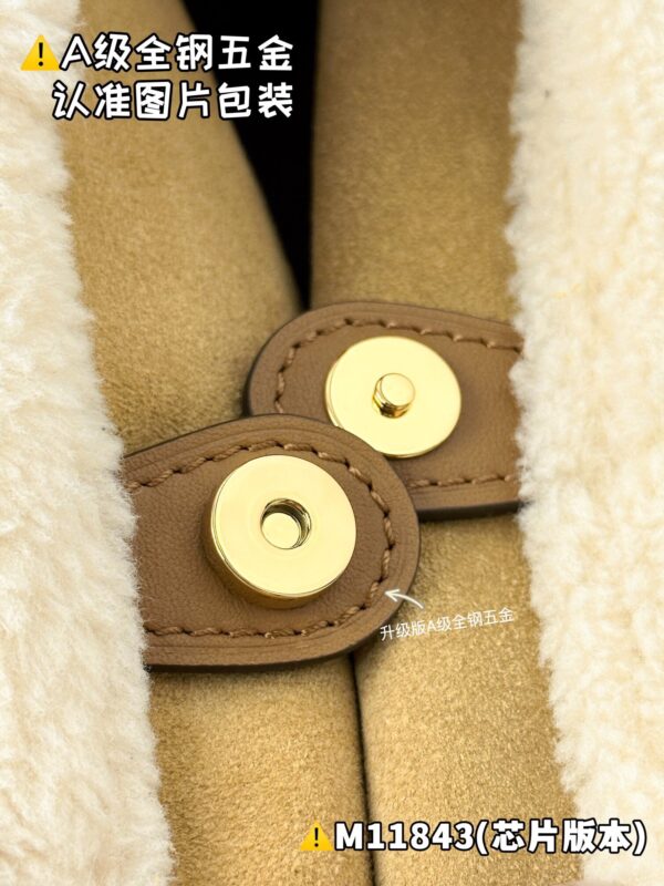 img_2154 CARRYALL Small M11843 Size 24 x 12 x 29 cm