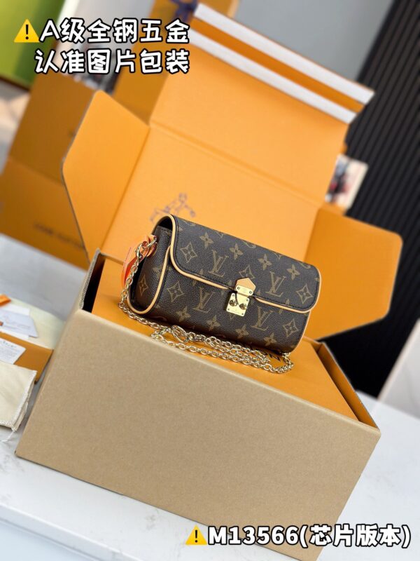 img_2286 POCHETTE CAMILLE M13566 Size 11 x 6 x 20.5 cm