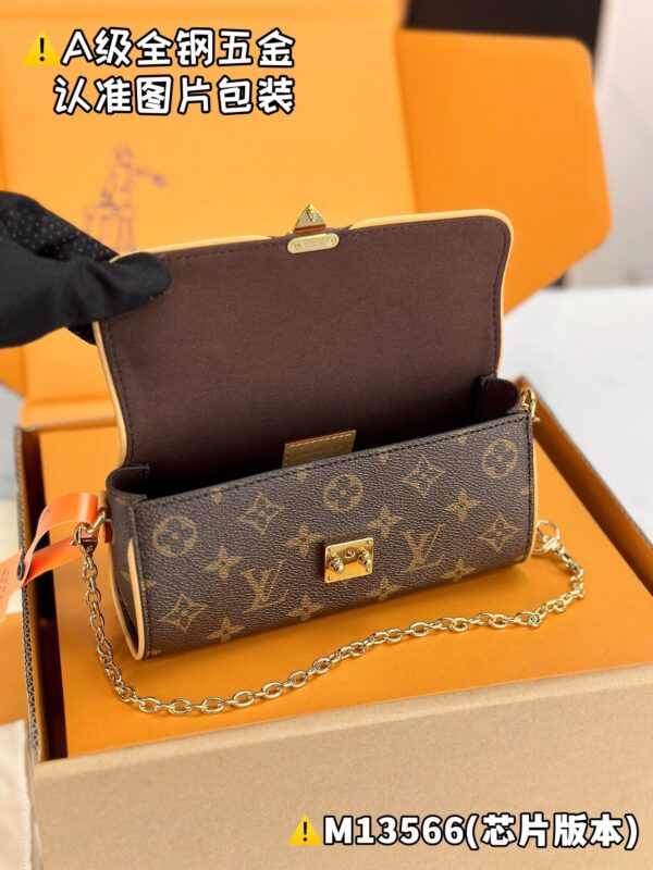 img_2289 POCHETTE CAMILLE M13566 Size 11 x 6 x 20.5 cm