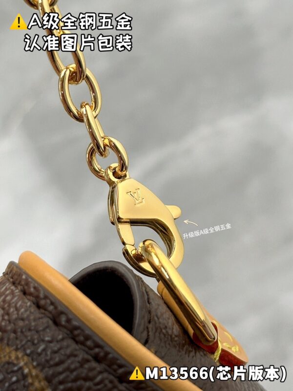 img_2294 POCHETTE CAMILLE M13566 Size 11 x 6 x 20.5 cm