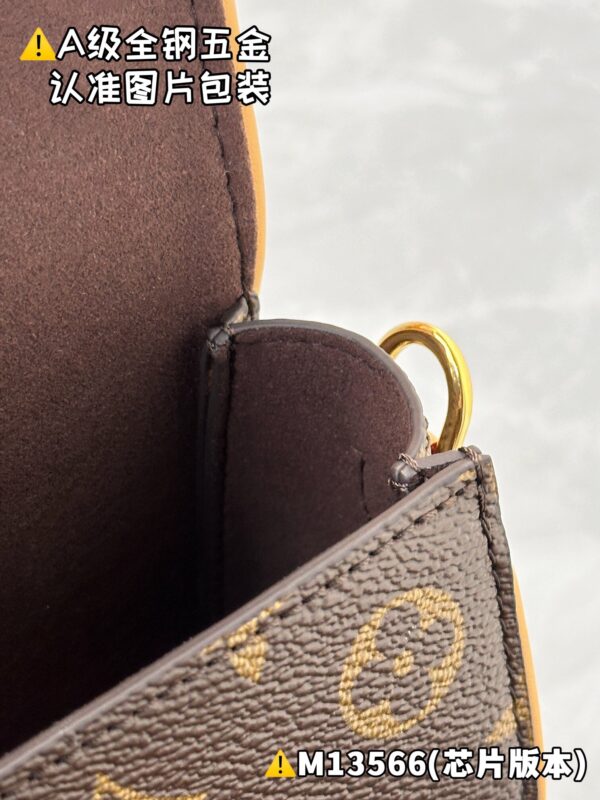 img_2298 POCHETTE CAMILLE M13566 Size 11 x 6 x 20.5 cm