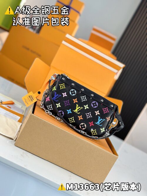 LV x TM POCHETTE ACCESSOIRES M13663 Size 13 x 4 x 22 cm
