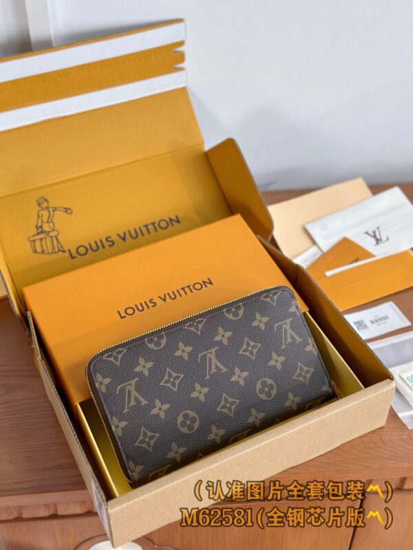 God Factory LV Wallet M62581 Size 21 x 12 x 2