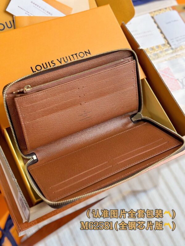 God Factory LV Wallet M62581 Size 21 x 12 x 2