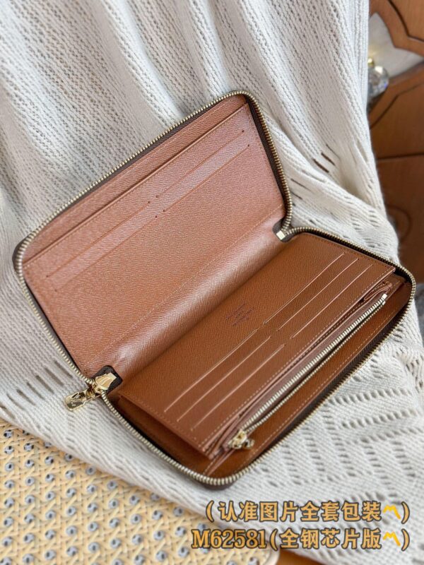 God Factory LV Wallet M62581 Size 21 x 12 x 2
