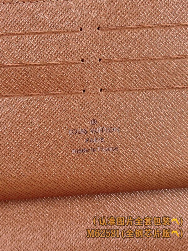 God Factory LV Wallet M62581 Size 21 x 12 x 2