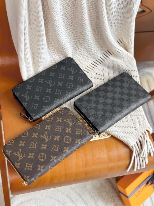 God Factory LV Wallet M62581 Size 21 x 12 x 2