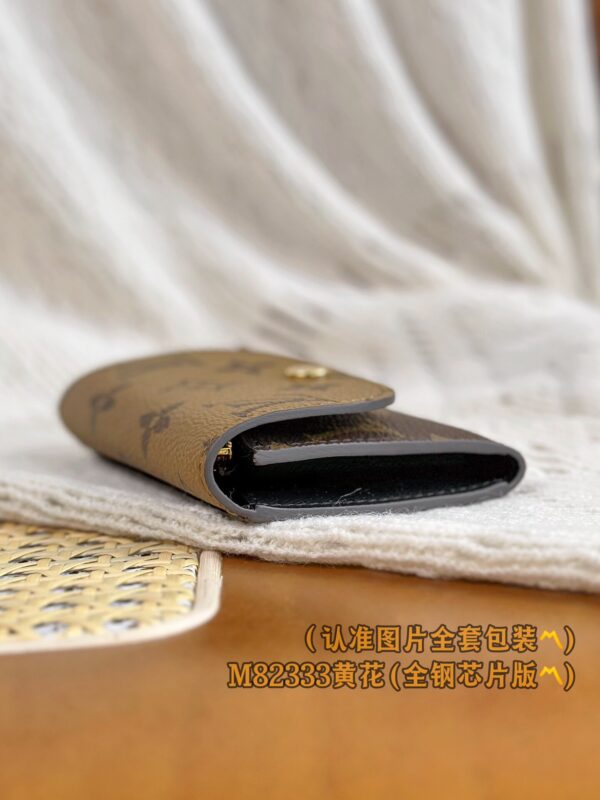 God Factory LV Wallet M82333 Size 11 x 8 x 2.5 cm