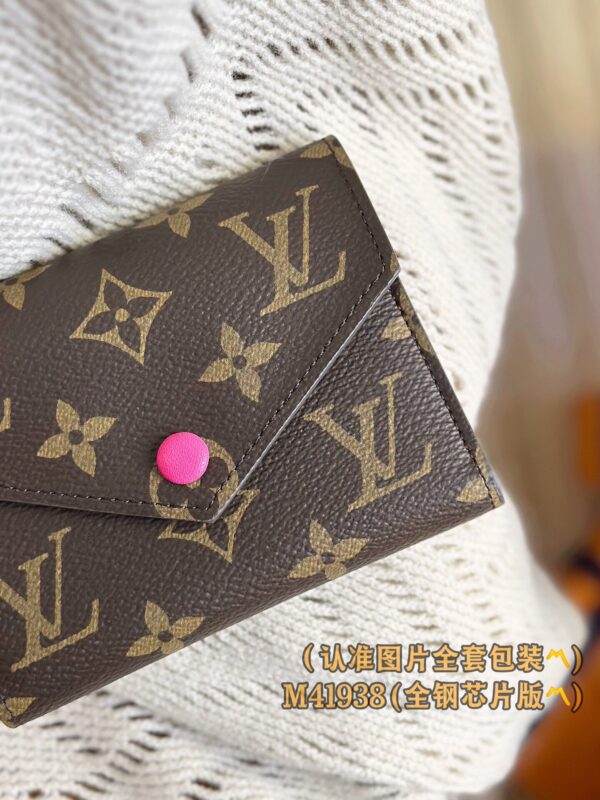 God Factory LV Wallet M41938 Rose Red & Leather Buckle Size 12 x 9.5 x 2.5 cm