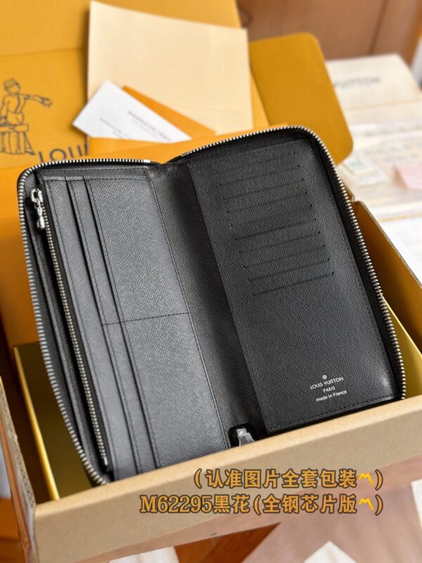 God Factory LV Wallet M62295 Black Old Size 10 x 20 x 2 cm