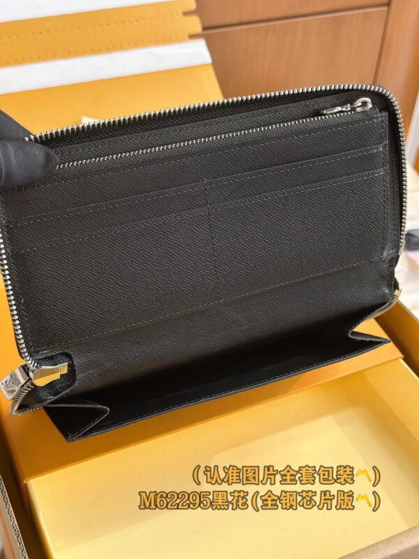 God Factory LV Wallet M62295 Black Old Size 10 x 20 x 2 cm