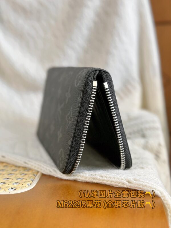 God Factory LV Wallet M62295 Black Old Size 10 x 20 x 2 cm