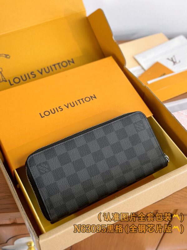 God Factory LV Wallet M63095 Black Size 10 x 20 x 2 cm