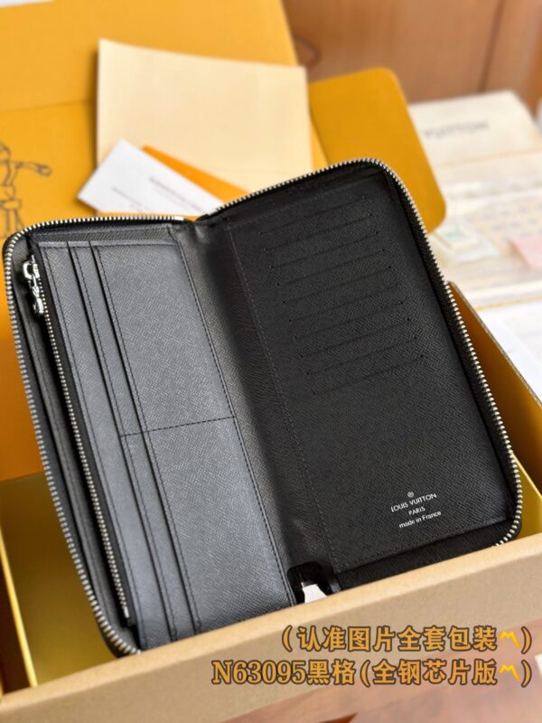 God Factory LV Wallet M63095 Black Size 10 x 20 x 2 cm