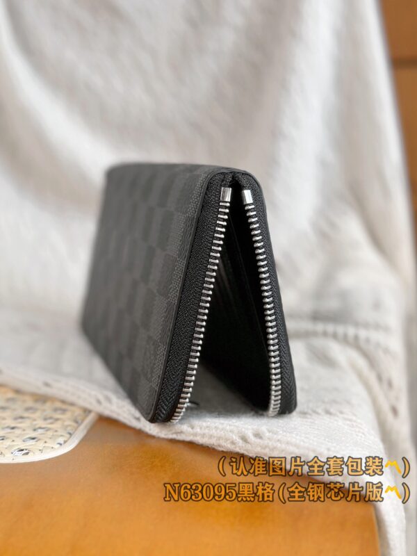 God Factory LV Wallet M63095 Black Size 10 x 20 x 2 cm