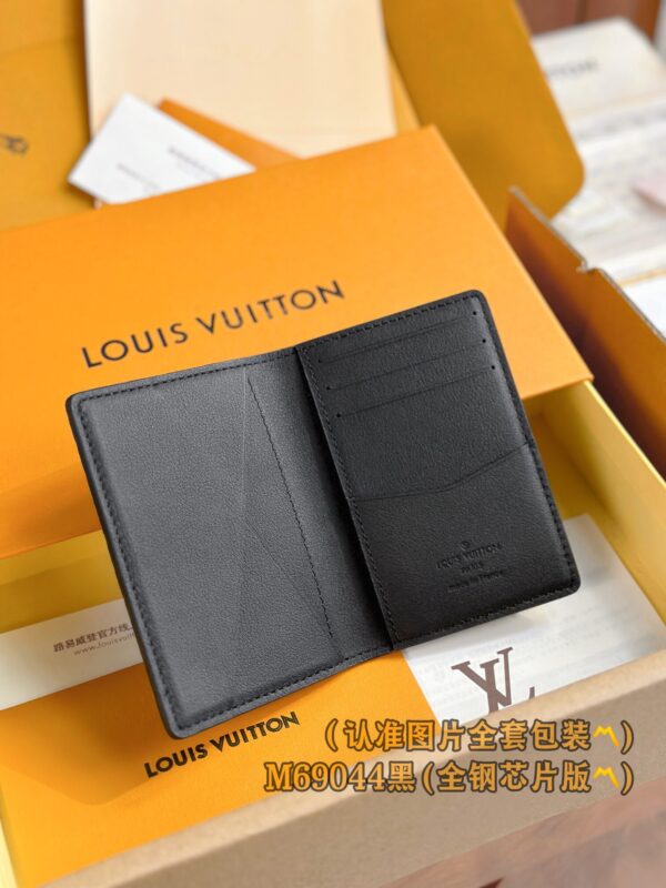 God Factory LV Wallet M69044 Full Leather Size 7.5 x 11.1 x 1 cm