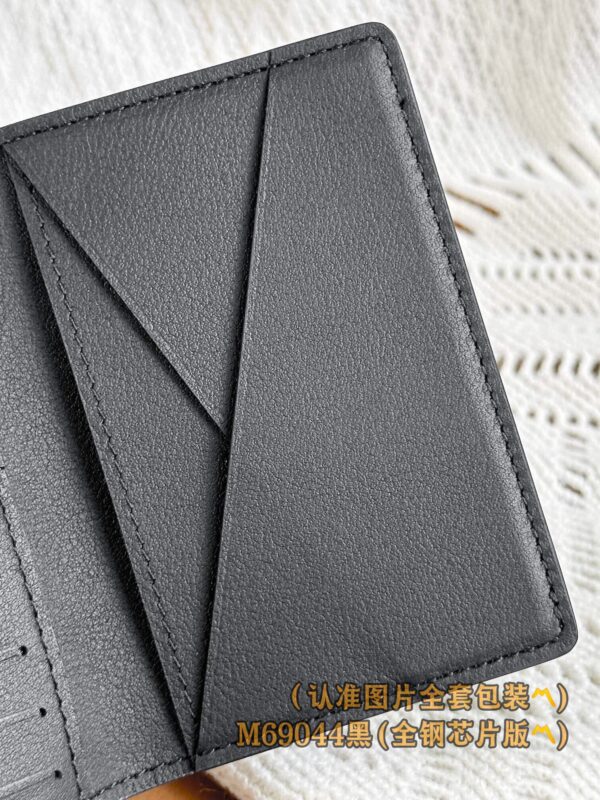 God Factory LV Wallet M69044 Full Leather Size 7.5 x 11.1 x 1 cm