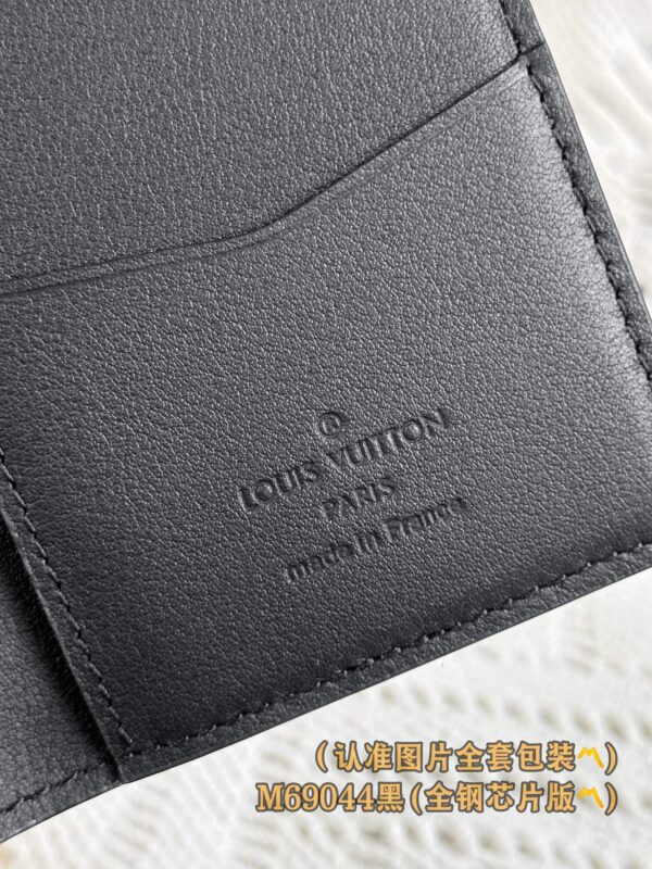 God Factory LV Wallet M69044 Full Leather Size 7.5 x 11.1 x 1 cm