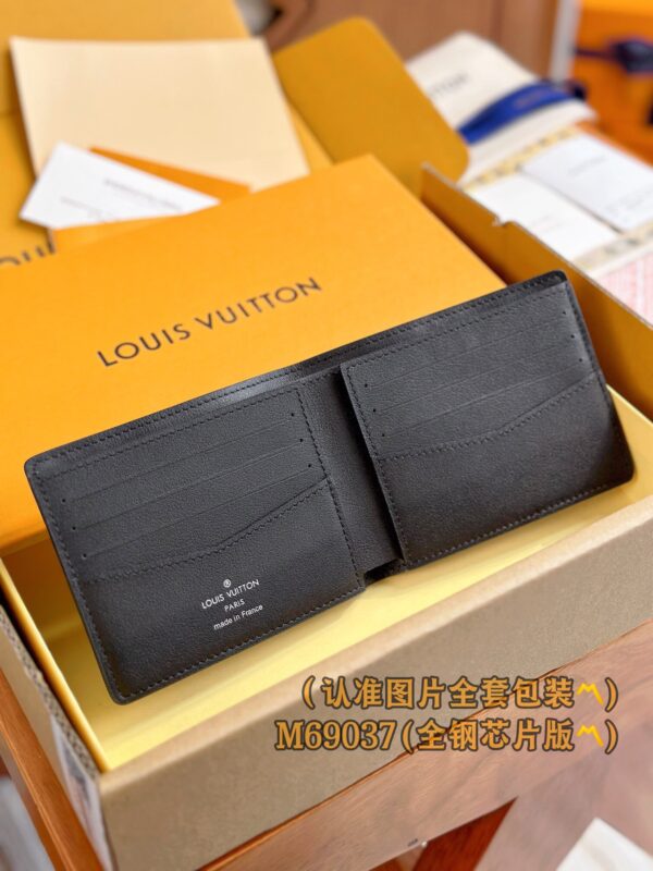 God Factory LV Wallet M69037 Size 11.5 x 9 x 1.5 cm