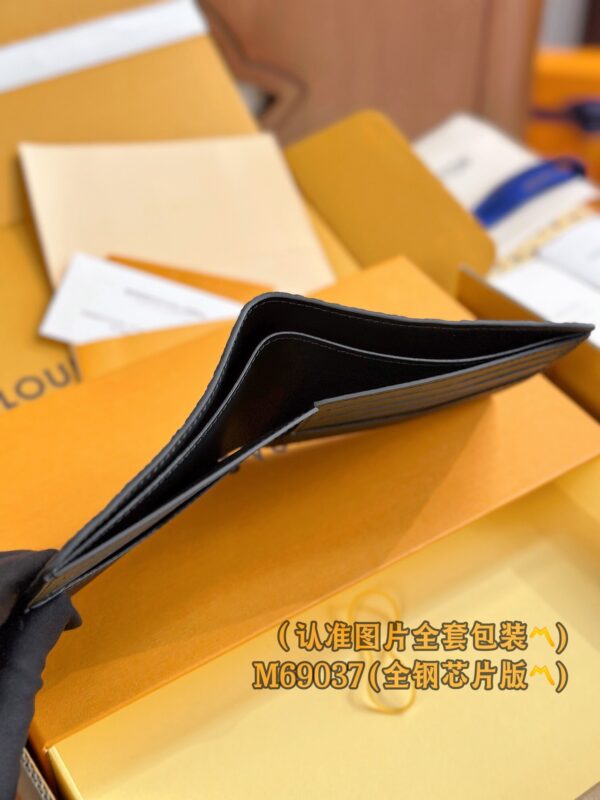 God Factory LV Wallet M69037 Size 11.5 x 9 x 1.5 cm