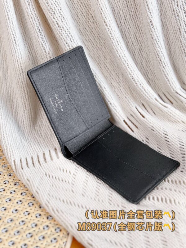 God Factory LV Wallet M69037 Size 11.5 x 9 x 1.5 cm