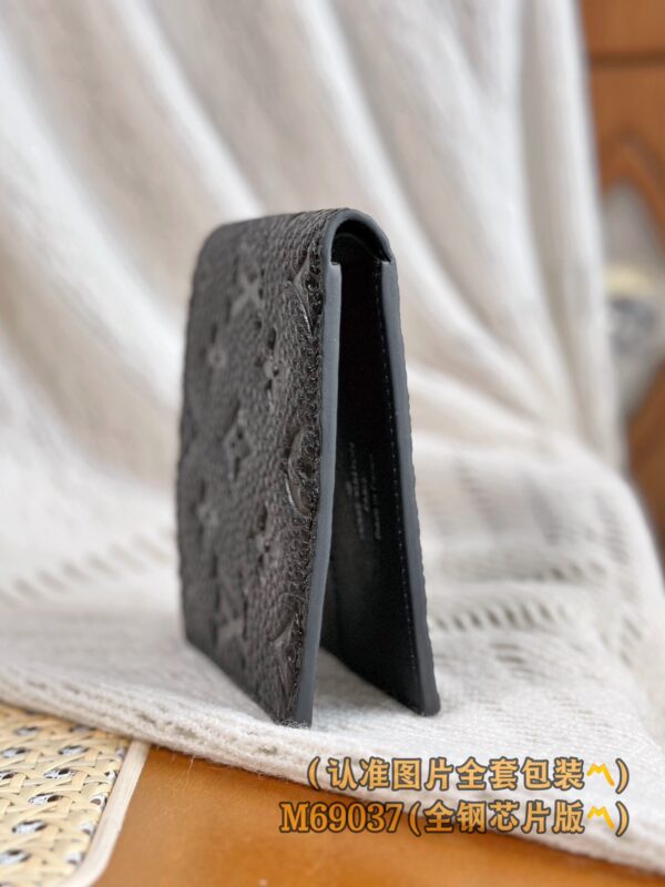 God Factory LV Wallet M69037 Size 11.5 x 9 x 1.5 cm
