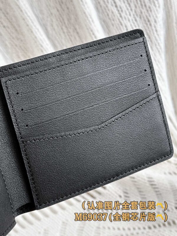 God Factory LV Wallet M69037 Size 11.5 x 9 x 1.5 cm