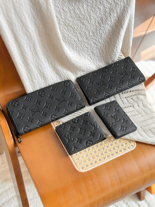 God Factory LV Wallet M69047 Full Leather Size 10 x 20 x 2 cm