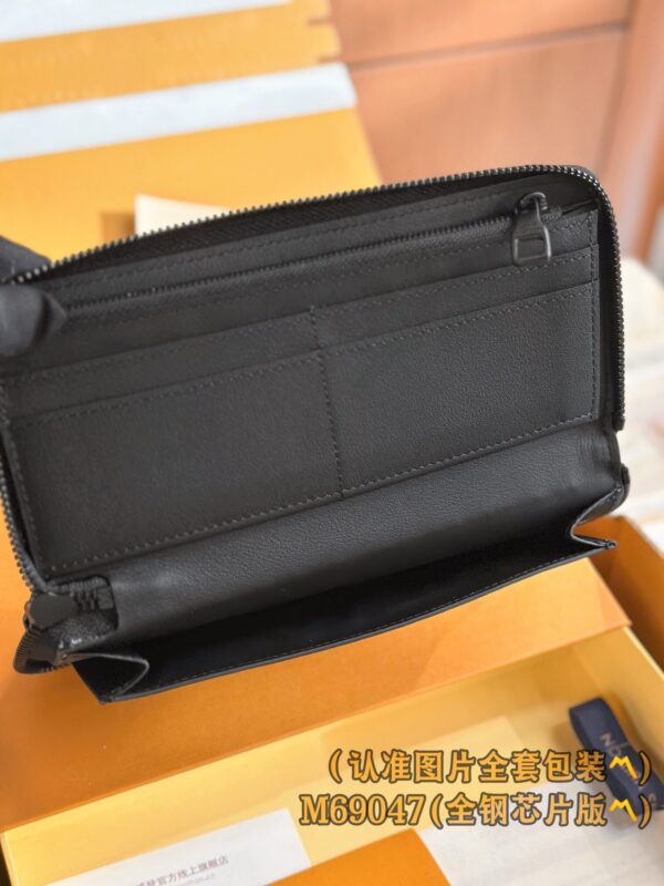 God Factory LV Wallet M69047 Full Leather Size 10 x 20 x 2 cm