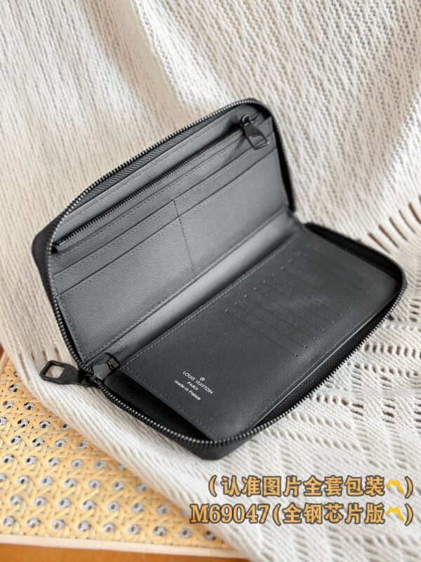 God Factory LV Wallet M69047 Full Leather Size 10 x 20 x 2 cm
