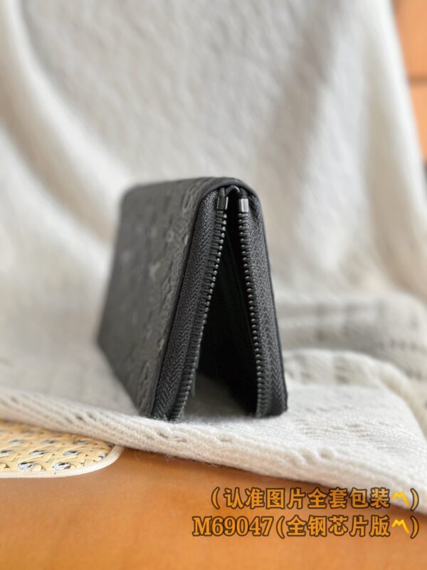 God Factory LV Wallet M69047 Full Leather Size 10 x 20 x 2 cm
