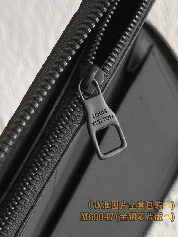 God Factory LV Wallet M69047 Full Leather Size 10 x 20 x 2 cm