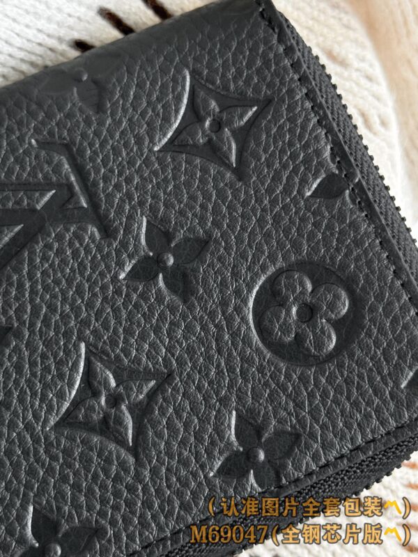 God Factory LV Wallet M69047 Full Leather Size 10 x 20 x 2 cm
