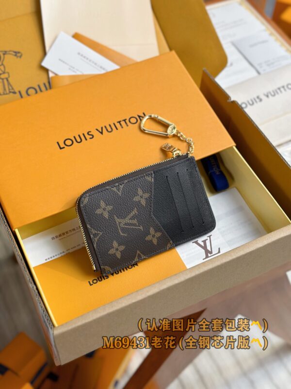 God Factory LV Wallet M69431 Size 13 x 8 x 2 cm