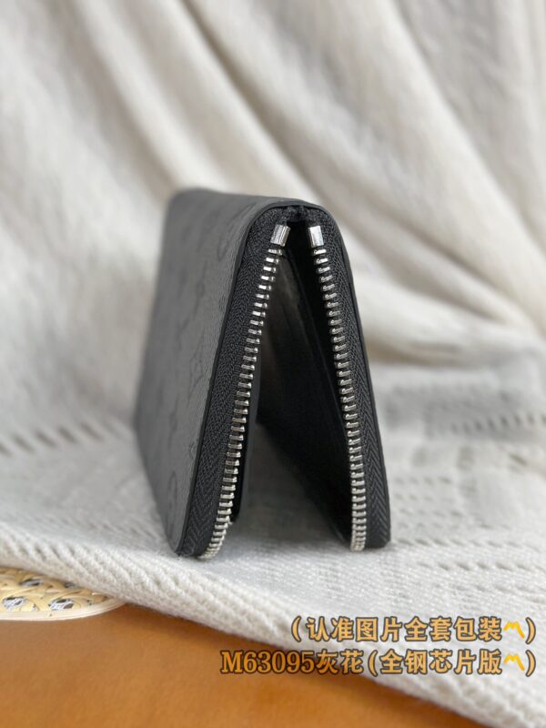 God Factory LV Wallet N63095 Size 10 x 20 x 2 cm