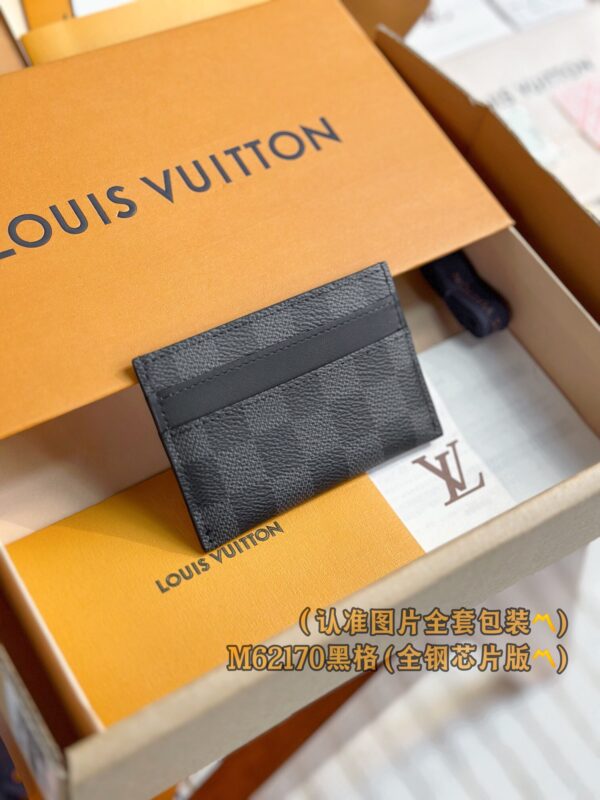God Factory LV Wallet M62170 Haig Size 11 x 7 x 1.5 cm