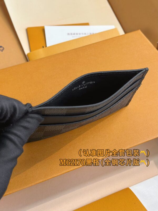 God Factory LV Wallet M62170 Haig Size 11 x 7 x 1.5 cm