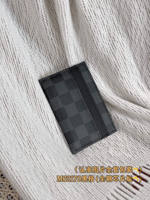 God Factory LV Wallet M62170 Haig Size 11 x 7 x 1.5 cm