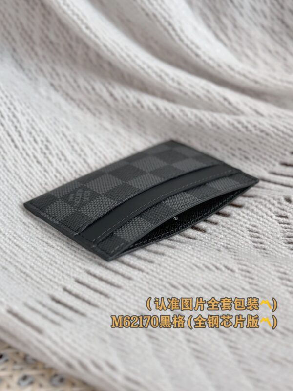 God Factory LV Wallet M62170 Haig Size 11 x 7 x 1.5 cm