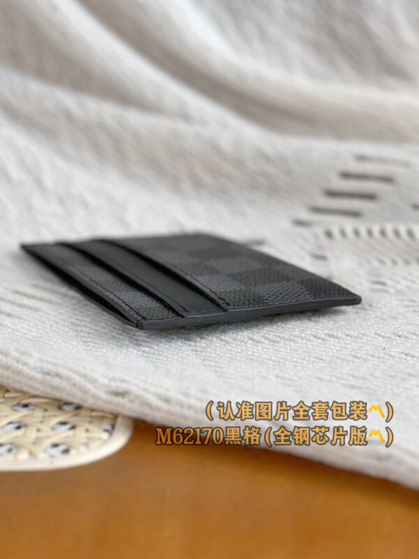 God Factory LV Wallet M62170 Haig Size 11 x 7 x 1.5 cm