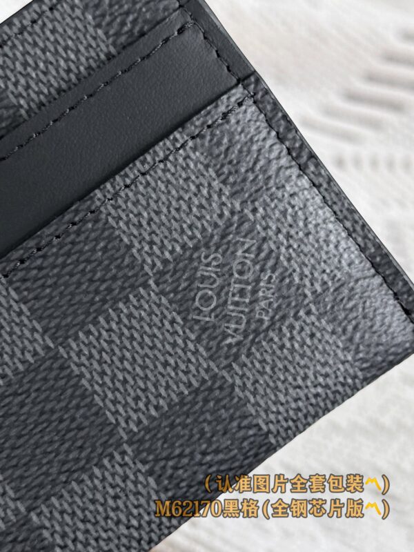 God Factory LV Wallet M62170 Haig Size 11 x 7 x 1.5 cm