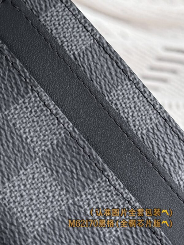 God Factory LV Wallet M62170 Haig Size 11 x 7 x 1.5 cm