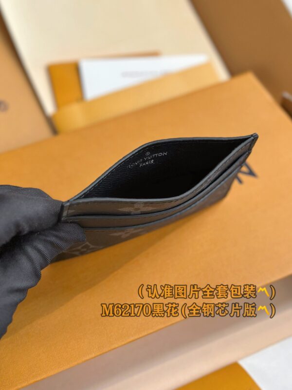 God Factory LV Wallet M62170 Black Flower Size 11 x 7 x 1.5 cm