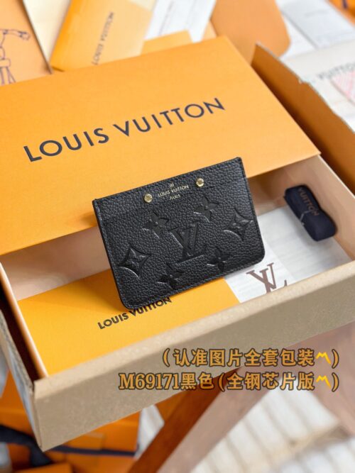 God Factory LV Wallet M69171 Card Holder Size 11 x 7.5 x 0.4 cm