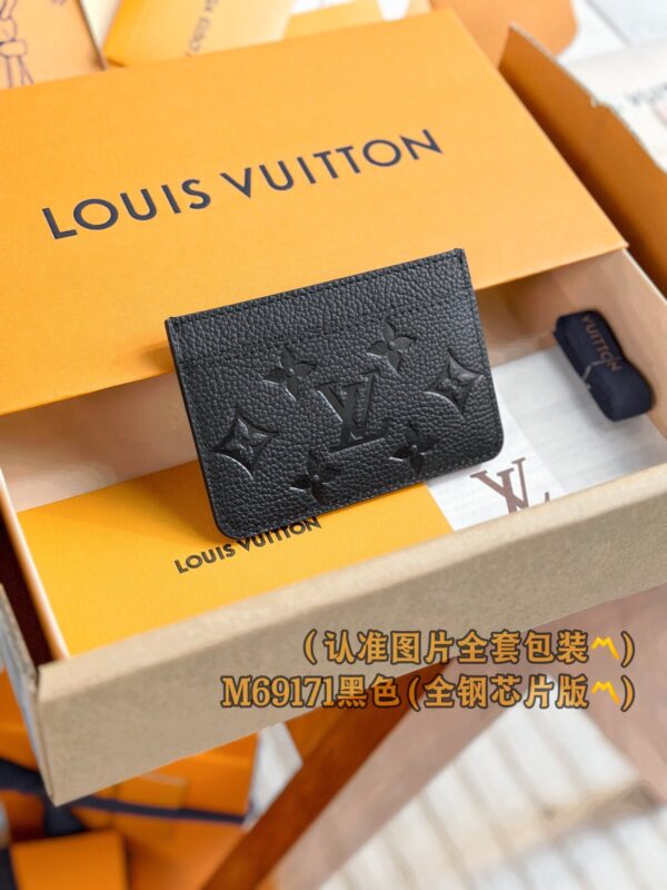 God Factory LV Wallet M69171 Card Holder Size 11 x 7.5 x 0.4 cm
