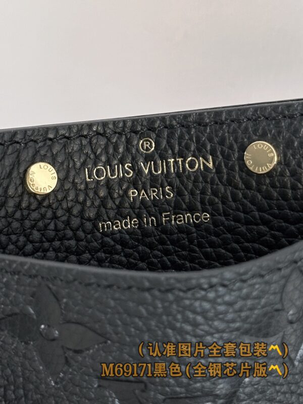 God Factory LV Wallet M69171 Card Holder Size 11 x 7.5 x 0.4 cm